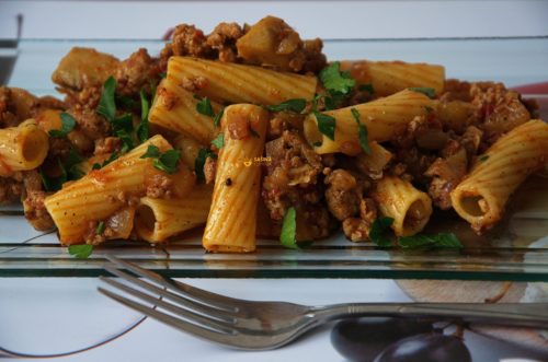 VIDEO – Tortiglioni bolognese sa artičokama i jabukama