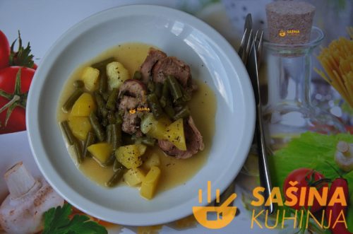 VIDEO – Rolani pureći batak u umaku sa krumpirom i mahunama
