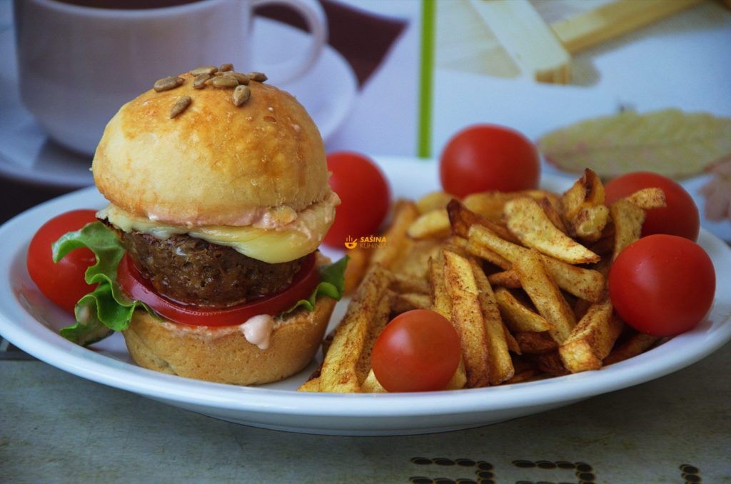 VIDEO – Muffin Burgers Recipe Mafin burgeri recept
