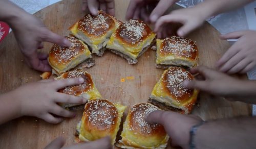 VIDEO – Partyburgers recipe recept