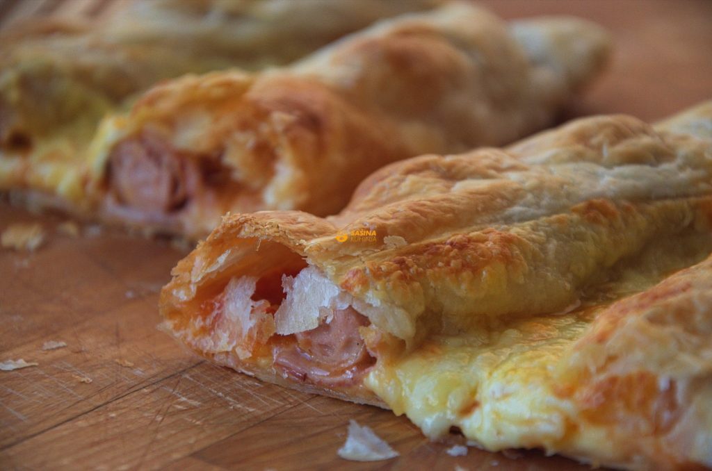 VIDEO – Cheese Bacon Sausage Rolls Lisnate Rolice