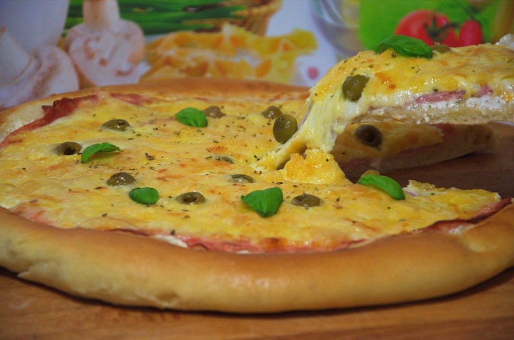 FOTO RECEPT – Pizza sa vrhnjem/pavlakom za kuhanje