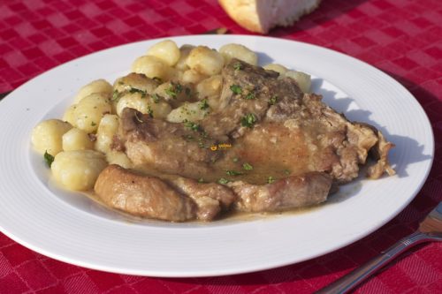 VIDEO – Kotleti sa kestenima Pork Chops with Chestnuts