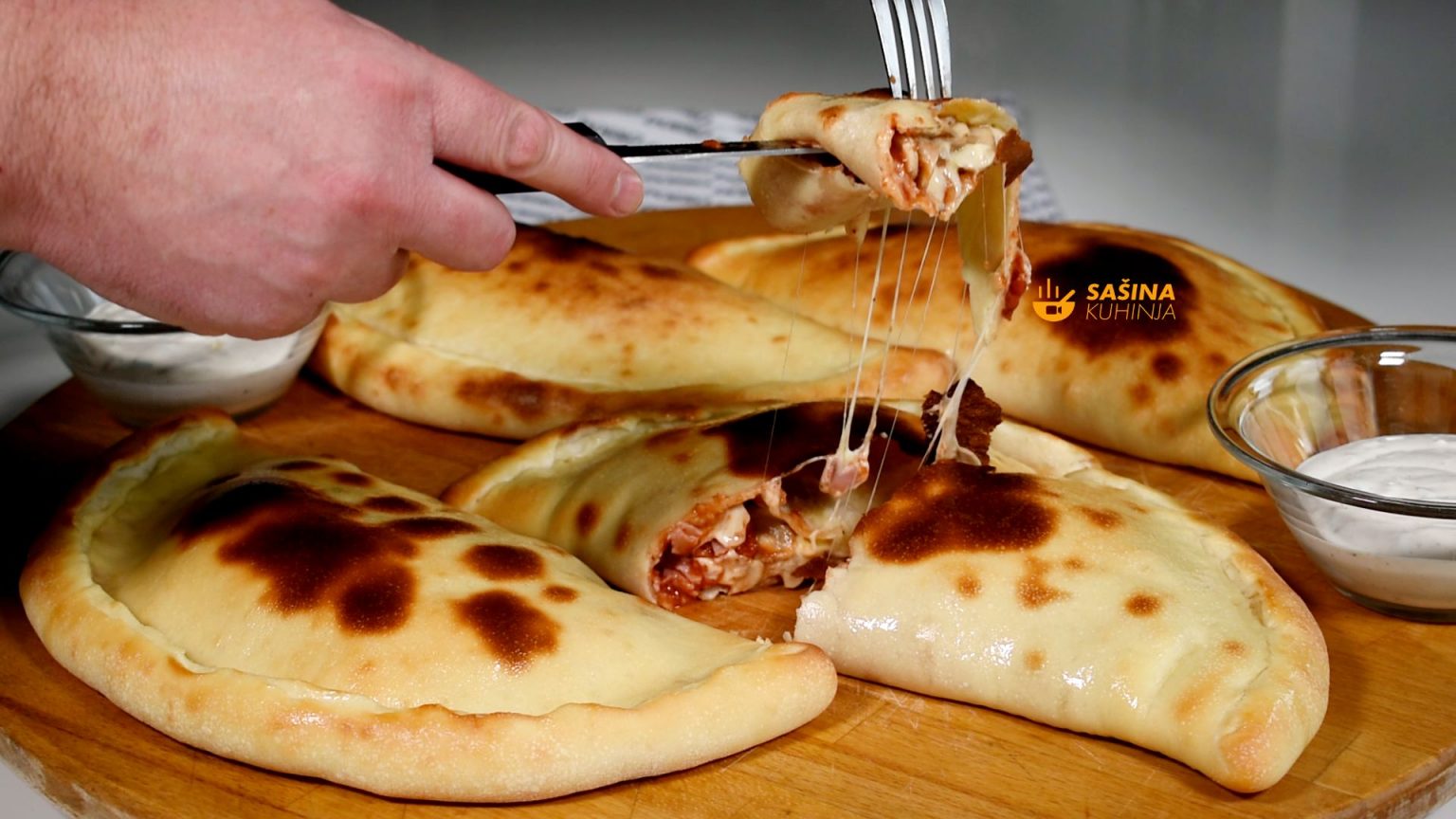 Sašina kuhinja Pizza Calzone topli sendvici preklopljena pica