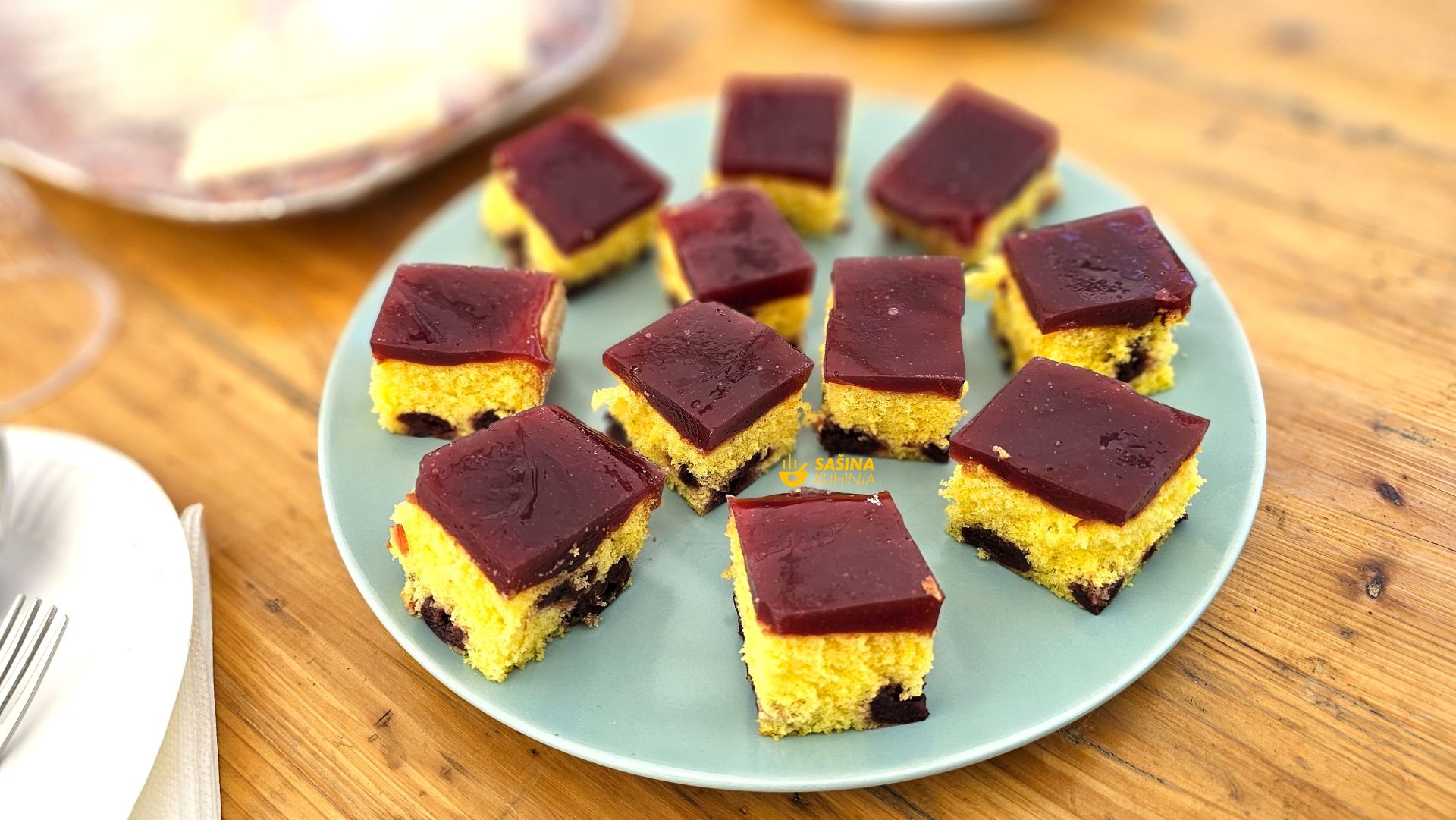 slovenski kolač s kompotom od višanja recept sašina kuhinja