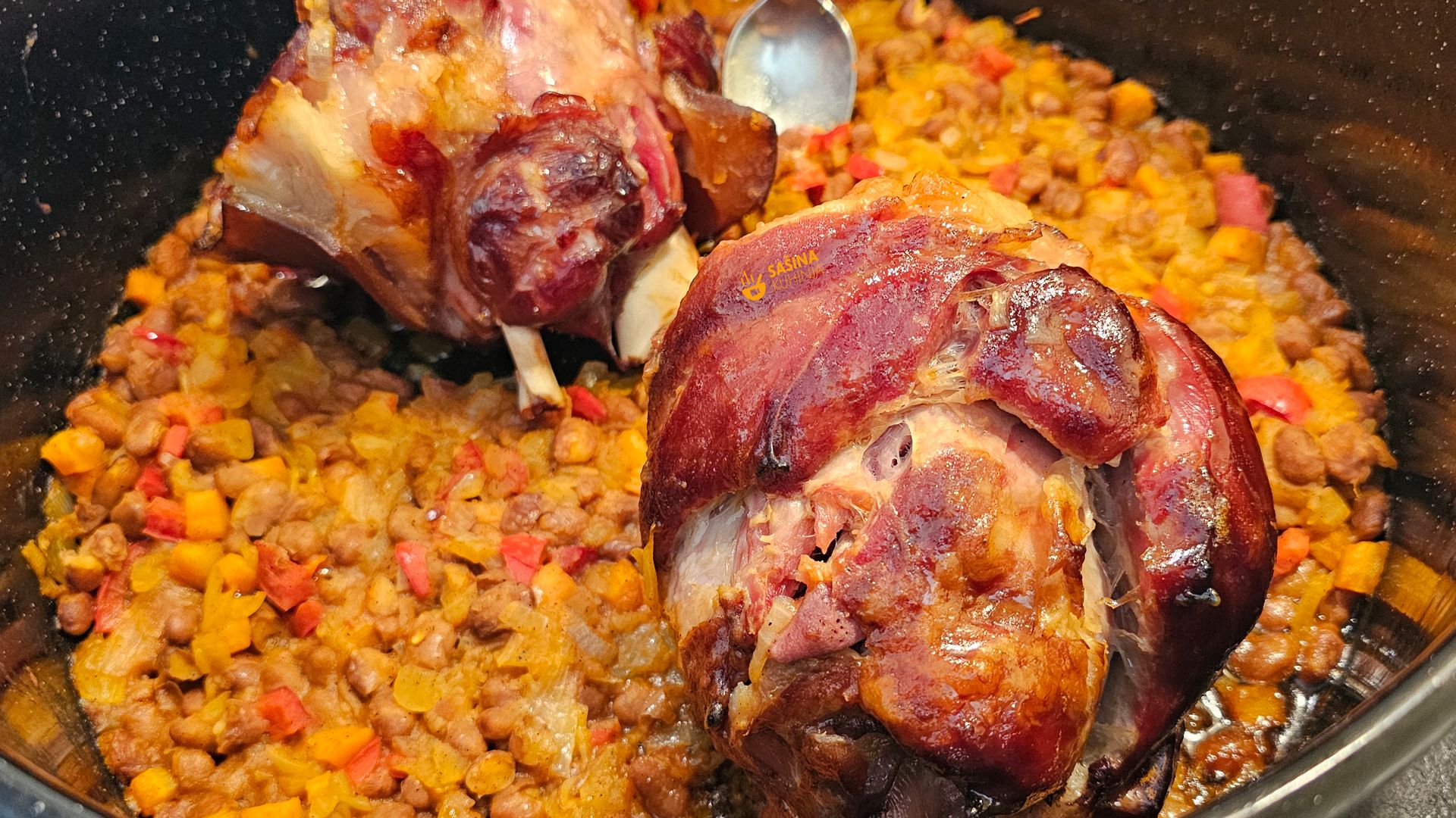 Dimljena koljenica zapečena sa grahom recept pečeni buncek iz pećnice