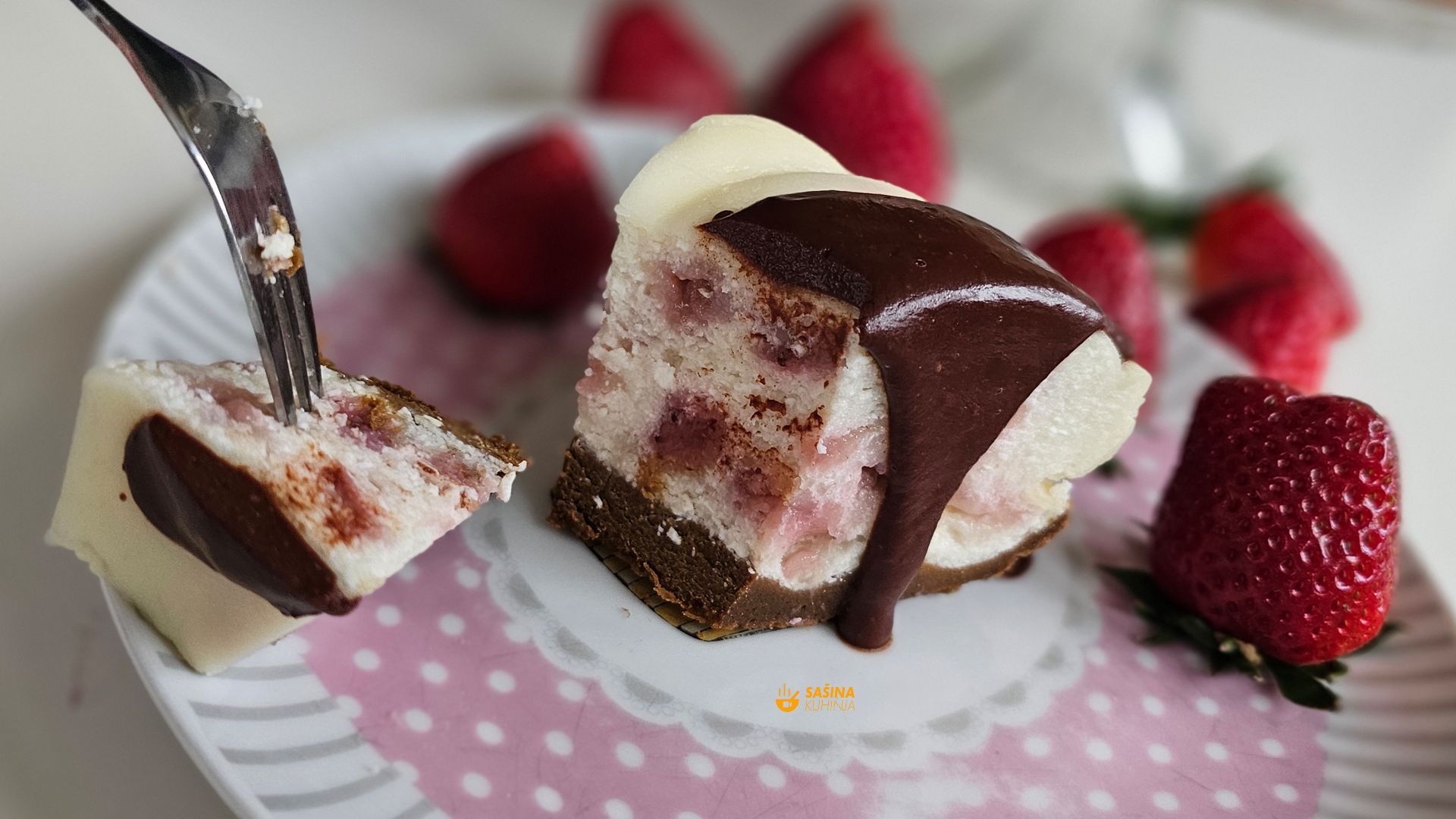 Kolač sa sirom i jagodama recept sašina kuhinja