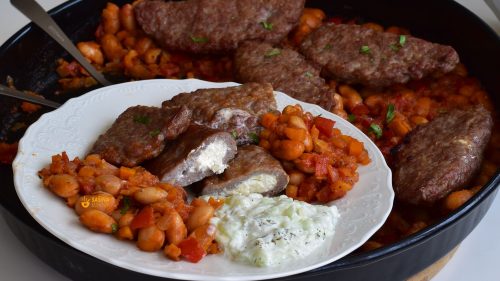 Punjene pljeskavice iz pećnice i zapečeni grah recept