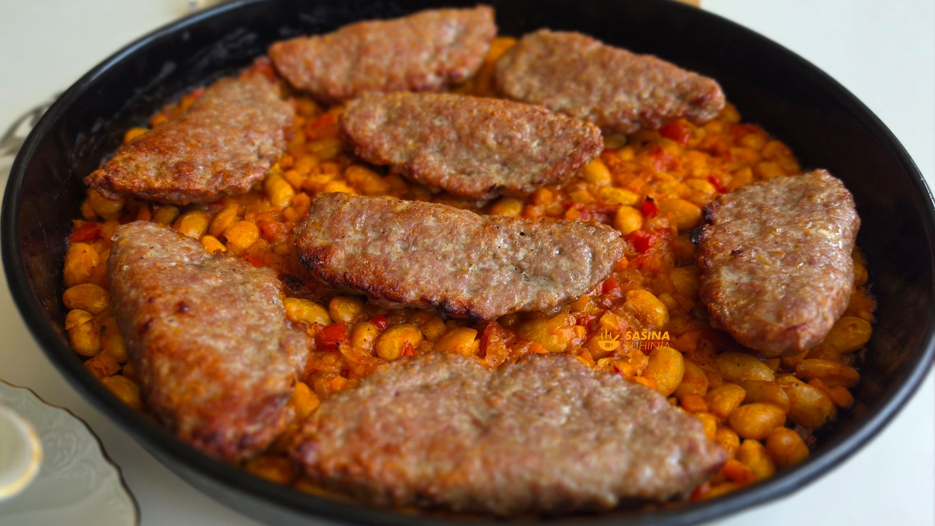Punjene pljeskavice iz pećnice i zapečeni grah recept