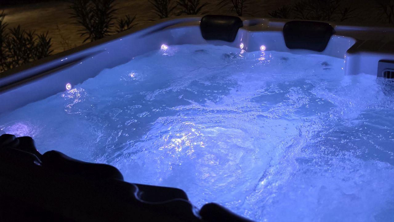 Uključen jacuzzi krupni plan Pinadria Camping resort Baško Polje