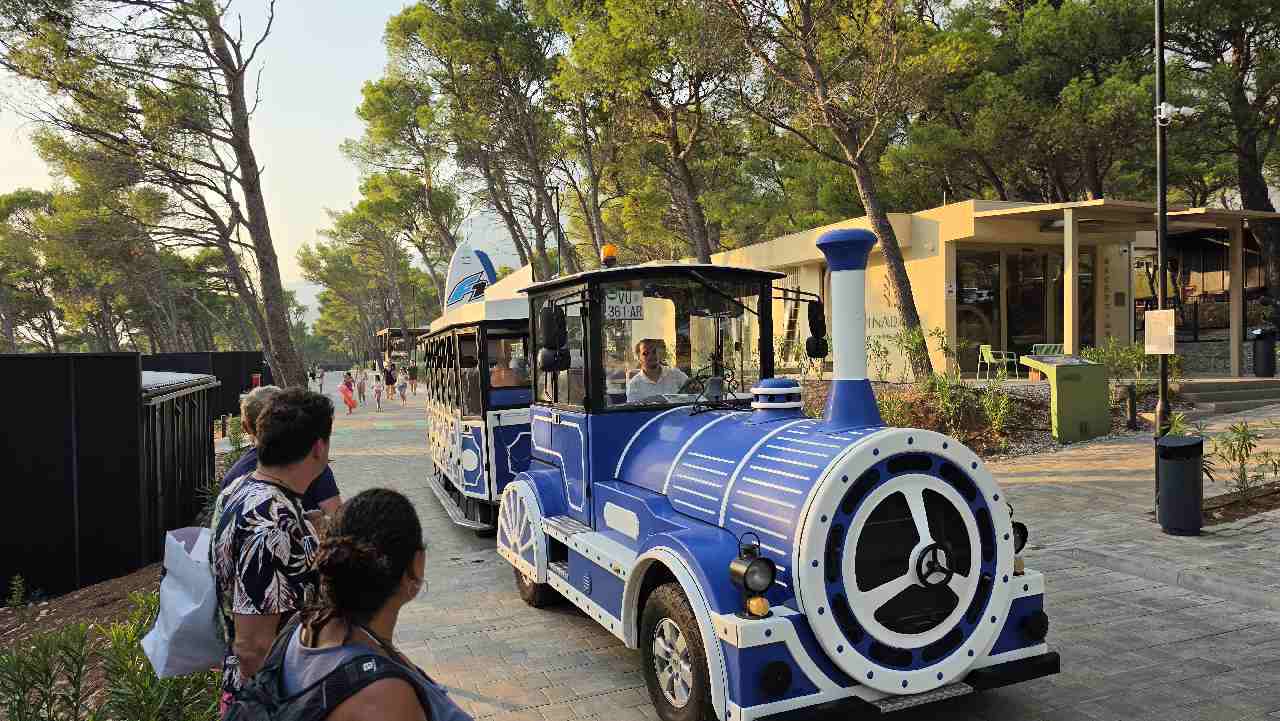 Vlakić Pinadria Camping Resort Baško Polje